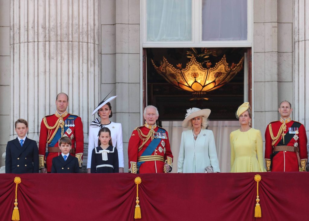 De hele familie op het balkon