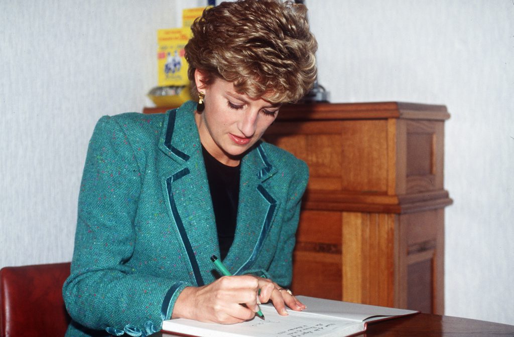 Diana Signing