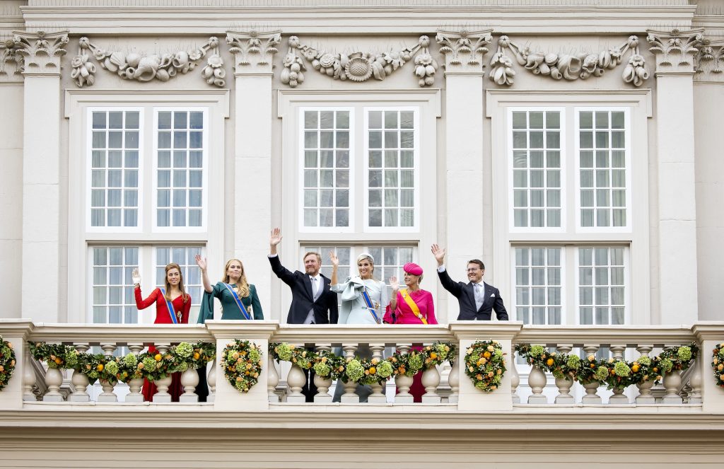 Prinsjesdag: Aankomst Koninklijke Stoet Bij Paleis Noordeinde