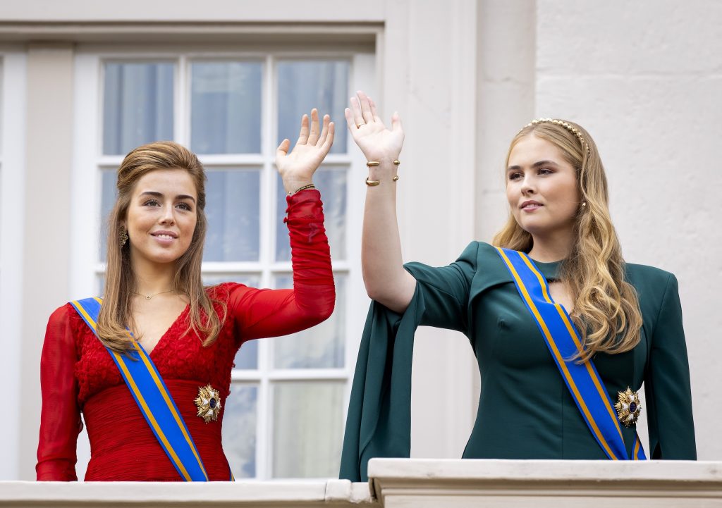 Prinsjesdag: Aankomst Koninklijke Stoet Bij Paleis Noordeinde