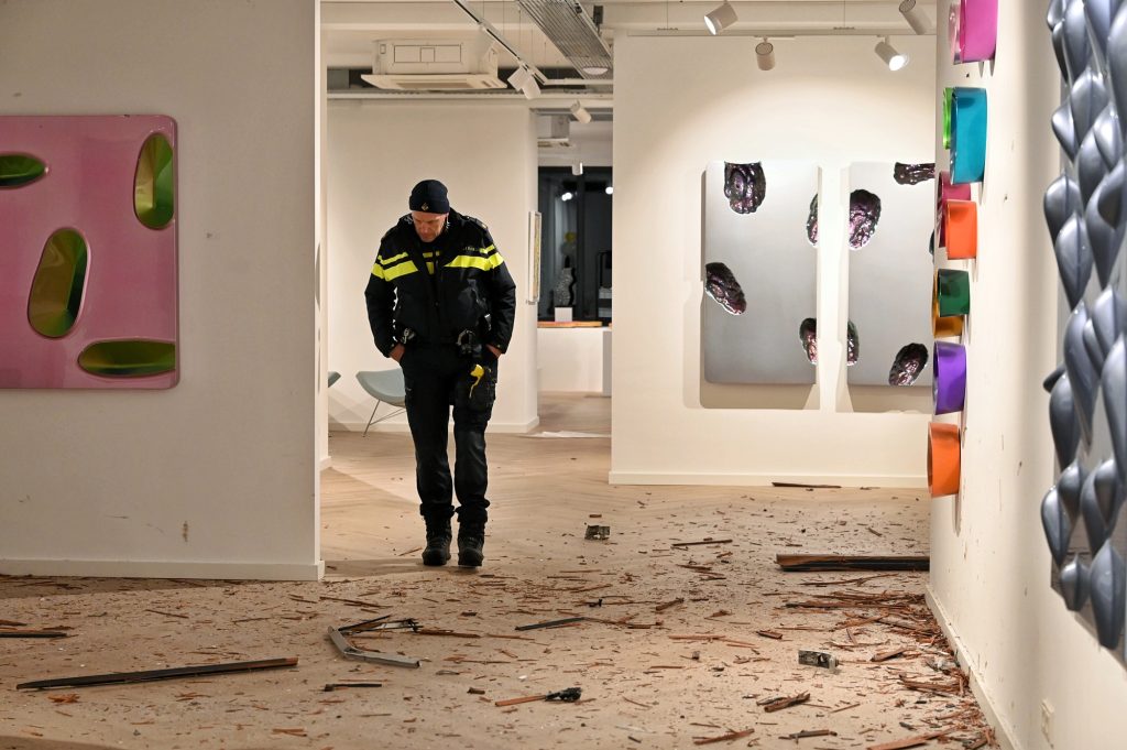 Werken Van Andy Warhol Gestolen Uit Galerie In Oisterwijk