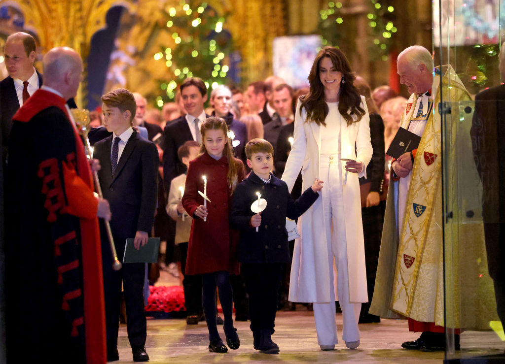 Prinses Kate The Royal Family Attend The "together At Christmas" Carol Service