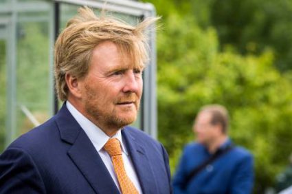 Koning Brengt Bezoek Aan Gilde Stadstuiniers