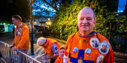 Prinsjesdag: Vroege Oranjefans In Afwachting Van De Koning