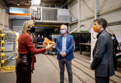 Maxima Brengt Werkbezoek Op Dag Van De Ondernemer (pool)