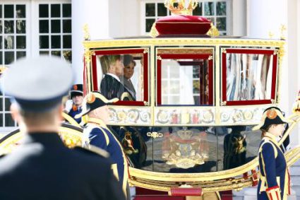 Prinsjesdag: Vertrek Koninklijke Stoet Bij Paleis Noordeinde