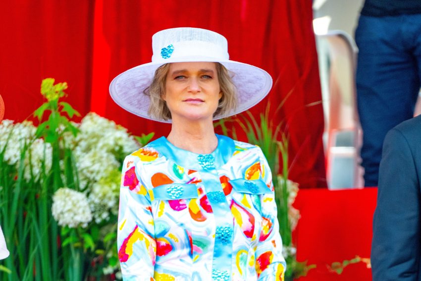 Prinses Delphine tijdens defile In Brussel Op De Nationale Feestdag Van Belgie