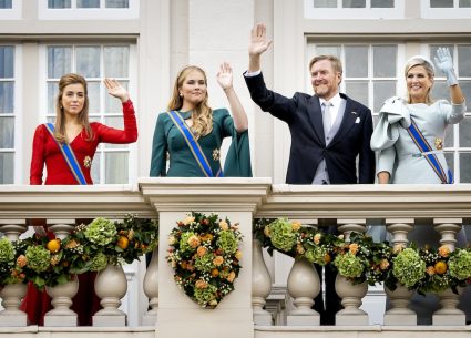 Prinsjesdag: Aankomst Koninklijke Stoet Bij Paleis Noordeinde