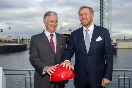 Koning Willem Alexander En Koning Filip Openen Nieuwe Sluis